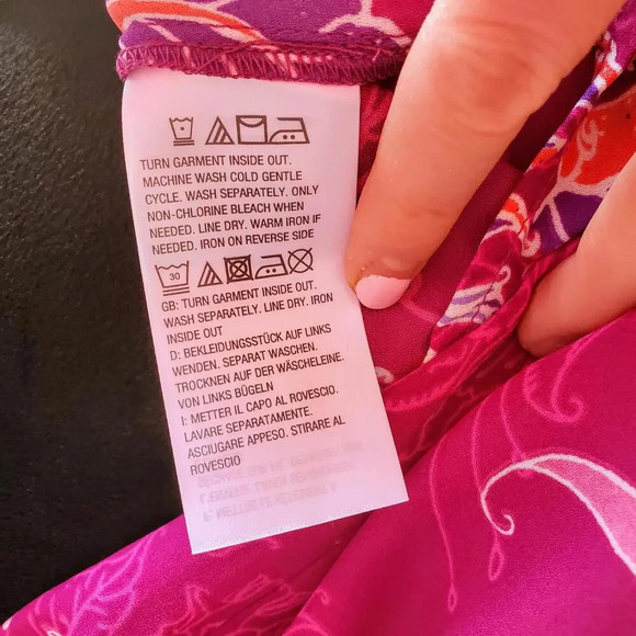 Bob Mackie Women's Raspberry V-Neck Floral Printed Woven Blouse Size XXS NWOT - Picture 8 of 16